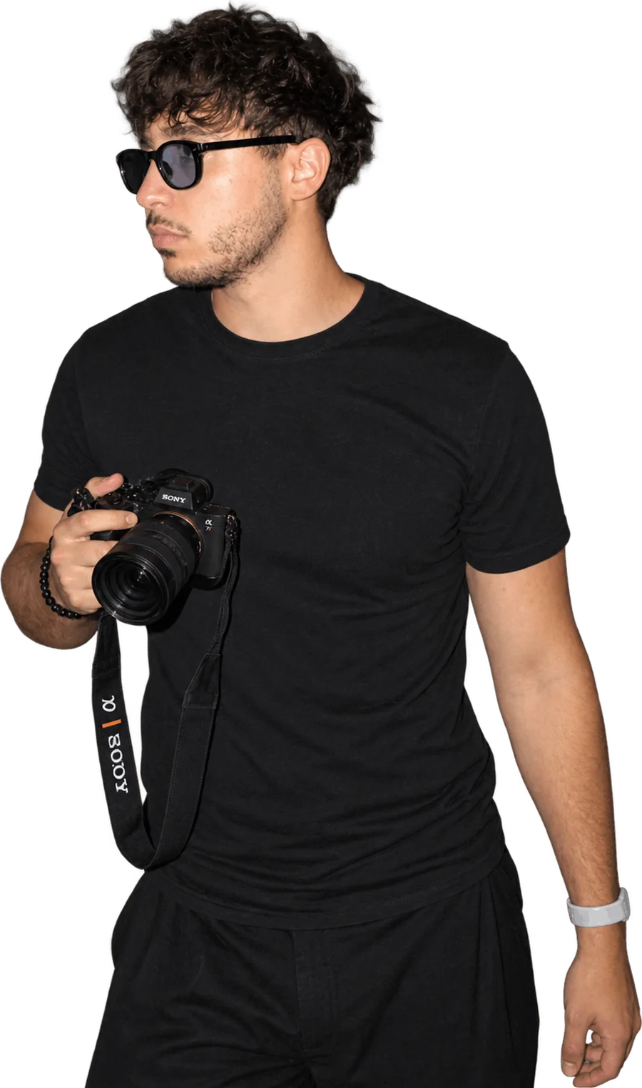 Content Creator von Lowkey Media mit Kamera – Social Media Agentur Freiburg